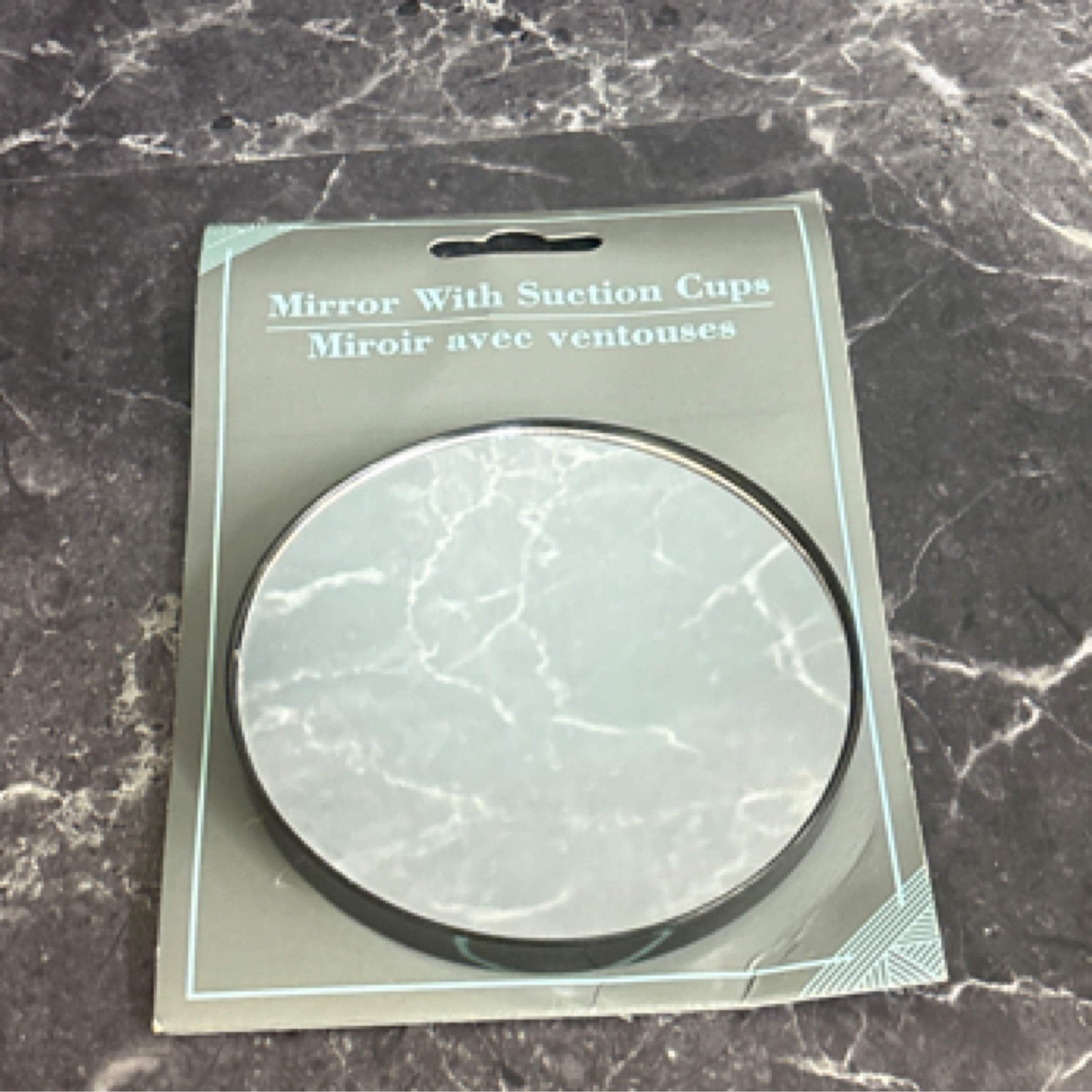 Round Mirror with Suction Cups – Portable Vanity Mirror 💄🪞