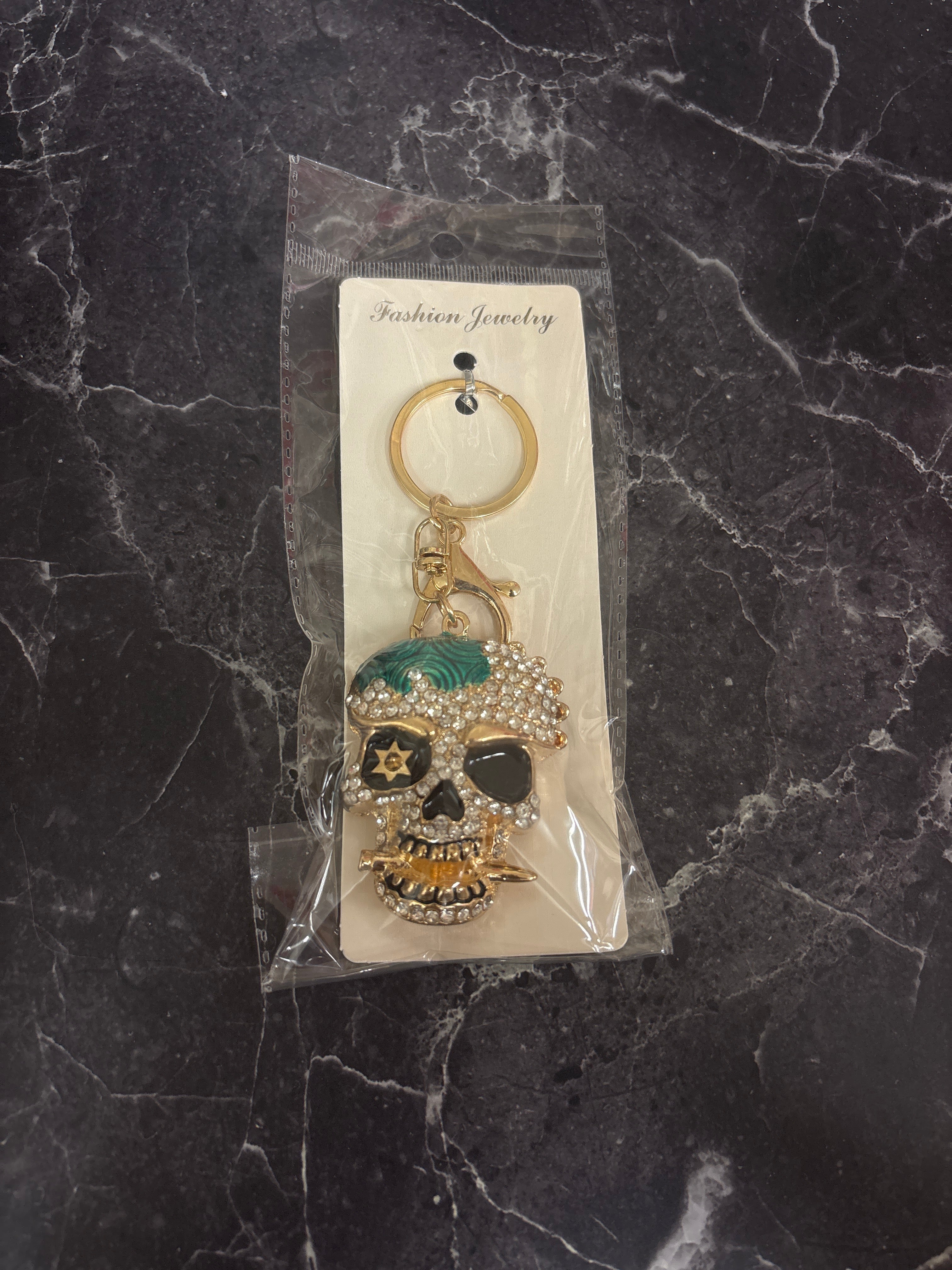 Rhinestone Skull Keychain – Sparkling Pirate-Inspired Design
